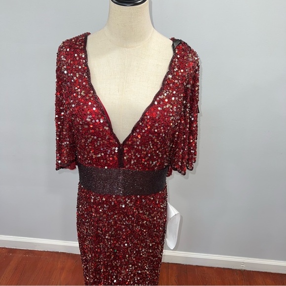 Mac Duggal Embellished Sequined Plunge Scalloped V-Neck Cape Gown Wine - Reemoly - Picture 7 of 17